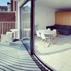 Appartement Zonnige studio aan de zeedijk van Middelkerke. 
